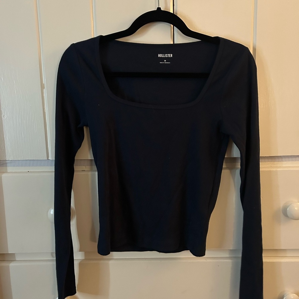 Hollister Women's Dark Blue Long Sleeve Tee